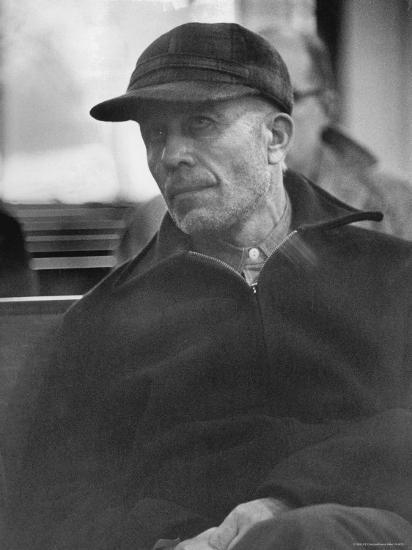 Image - Tu Vecino Informa Ed Gein Llega a Netflix Con Su Macabra Historia En La Serie Monstruos. Estreno Mundial El 3 De Octubre De 2025.