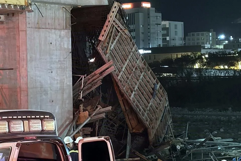 Image - Tu Vecino Informa La Fiscalía Investiga El Accidente En Línea 4 Que Dejó Cinco Heridos. El Colapso En El Metro Estatal Ocurrió Por Fallas En El Sistema De Puntales.
