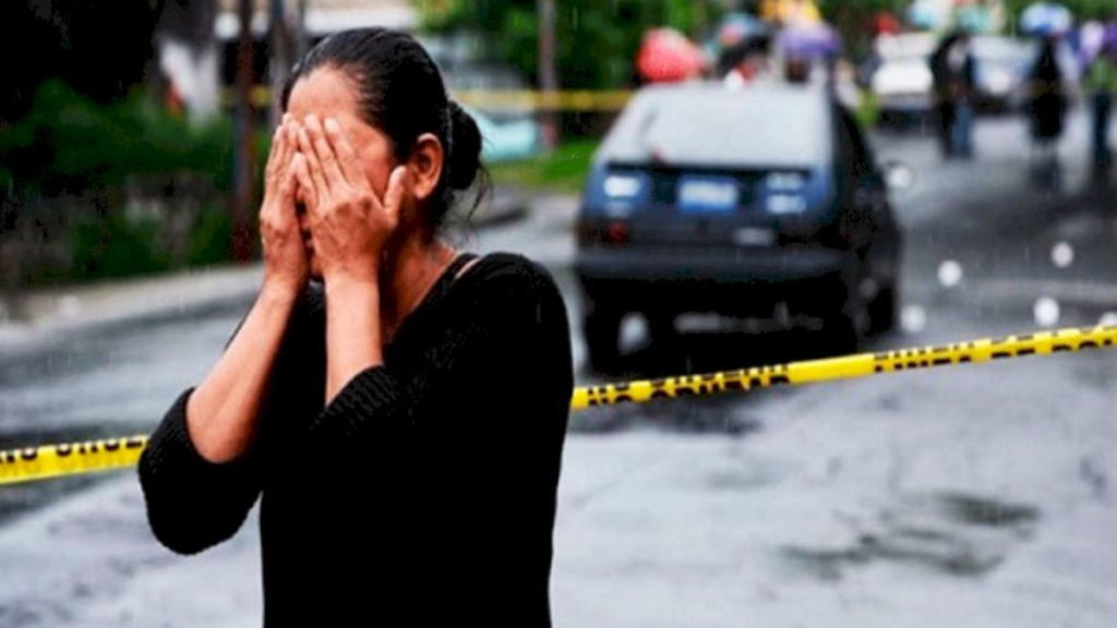 Woman Covers Her Face with Her Hands at a Taped-off Crime Scene on a Rainy Street with a Parked Car in the Background (yellow Warning Tape).","distressed Woman Standing Behind Yellow Caution Tape on a Street, Hiding Her Face." ,"emotional Woman in Black Shielding Her Face Near a Police-taped Street and a Blue Car Behind." ,"person with Hands over Face at a Cordoned-off Street Scene with a Car and Onlookers in the Background." ,"woman Concealing Her Face Beside Yellow Warning Tape and a Parked Car in a Crime-scene Setting."]} } Continuous Json Should Be Just Alt_texts Object. This Includes Quotes Properly. Ensure Proper Root is { - Tu Vecino Informa