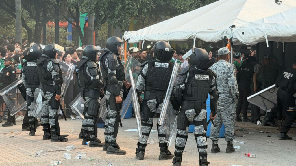 Fan-fest - Tu Vecino Informa Repirmen Violentamente a Personas En El Caos En El Fan Fest - Tu Vecino Informa