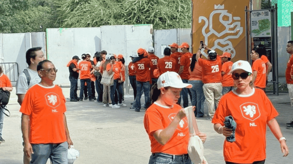 Gobierno De Nuevo León Usa El Color Naranja En El Centro - Tu Vecino Informa