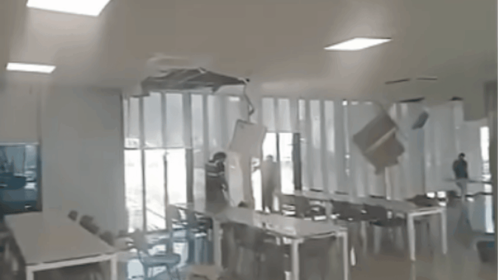 Inundación En Fuerza Civil Por Fuga En Edificio De Fuerza Civil - Tu Vecino Informa