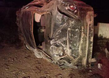 Muere mujer en volcadura