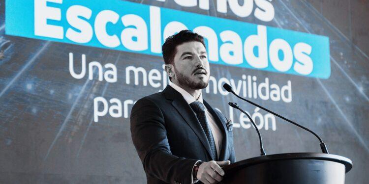 Samuel García Y El Texto Horarios Escalonados En El Fondo Sobre Movilidad En Nuevo León - Tu Vecino Informa