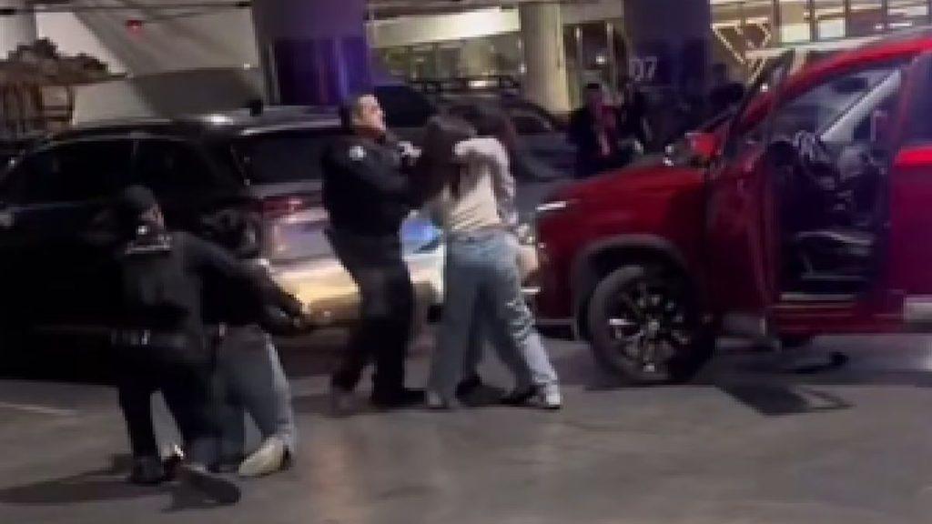 Tu-vecino-informa-detienen-a-tres-mujeres-en-san-pedro - Tu Vecino Informa Mujeres Detenidas Por Agredir a La Policía - Tu Vecino Informa